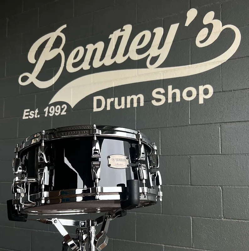 Caja Yamaha AMS1460 Absolute Hybrid Maple de 6 x 14" en color negro macizo *EN STOCK*